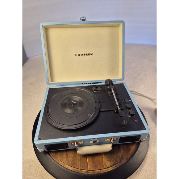 Crosley Cruiser Plus Bluetooth 3-Speed Record Player Suitcase Turntable Blue - Picture 1 of 10